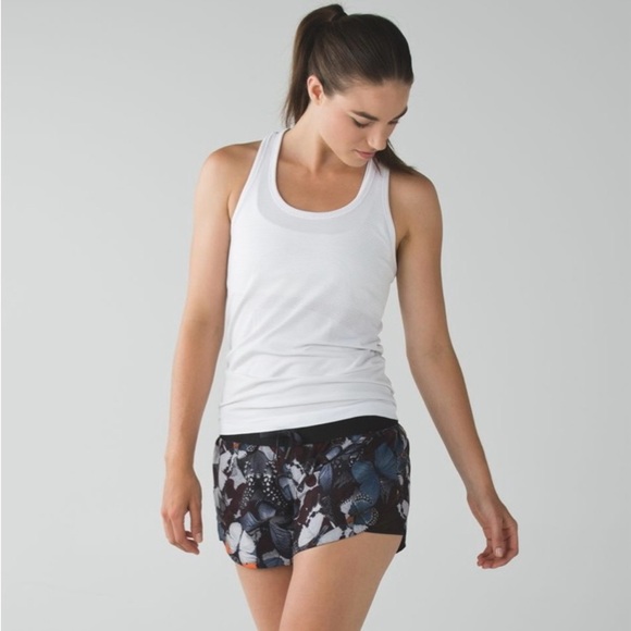Lululemon Go The Distance Shorts Reversible Butterfly Pizzaz Multi / Black - Picture 6 of 13